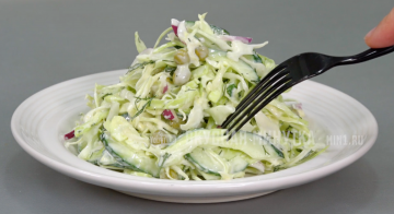 Co mám dělat, abych zabránil „tekoucí“ okurkám v salátu (moje saláty na slavnostním stole vždy vypadají chutně)