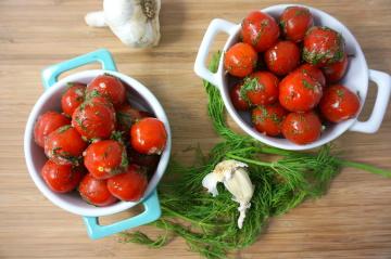Plněná rajčata na zimu v ROSTOWSKI: úžasné předkrm!