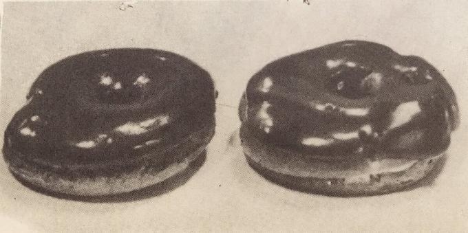 Dort „Choux prsten se šlehačkou.“ Foto z knihy „Výroba pečiva a koláčů,“ 1976