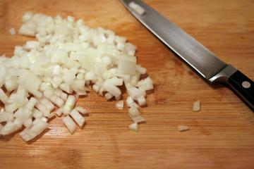 Nejvíce chutné a zdravé příloha: rýže s cibulí a mrkví v troubě