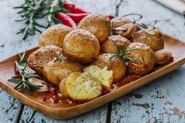 Existují desítky možností vaření brambor v bundě (Foto: alamy.com)