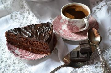 Čokoláda s čajem nebo kávou - kombinace, která vám dodá 10 let života