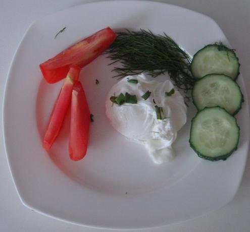 Vyfotit autorem (vejce se zeleninou na desce)