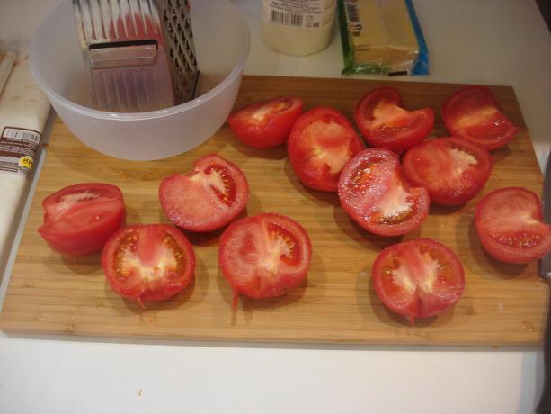 Foto autorem (příprava rajče, přejděte na pravé straně)