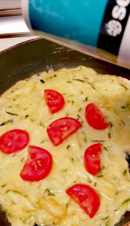Zdobíme naše malé kousky rajčatové omeletou