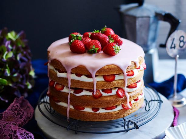 Příklad skončil dort s jahodami a polevou. Fotografie - Yandex. fotografie