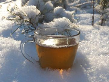 Zahřívání kardamom čaj, máme útěk před zimou!