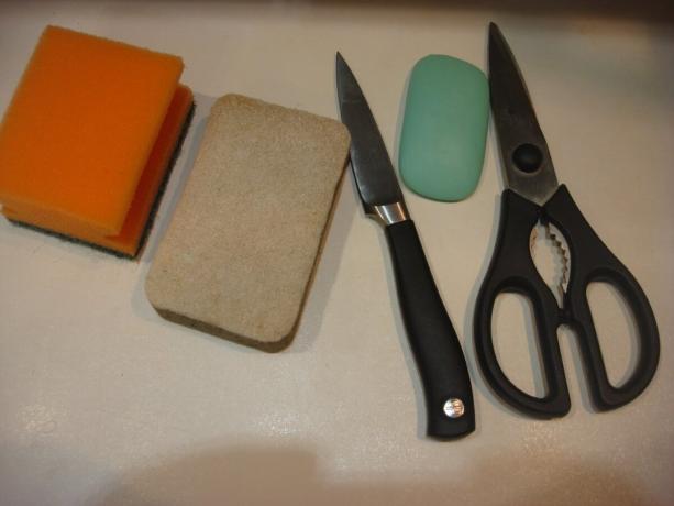Vyfotit autorem (houby, mýdlo, nůž, nůžky)