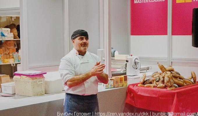 Joseph Pascal, Španělsko. Člen sdružení „velvyslanců chleba» (Ambassadors du Pain), trenér španělského týmu v pekárně, zakladatel Artebianca International School.
