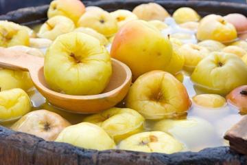 Jak se připravit nakládané jablka - 3 retsepta