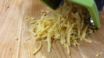 Česnekové brambory, jeho chuť a aroma přináší všechny bláznivé