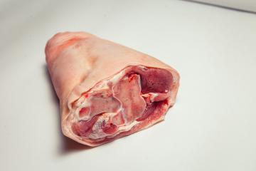 Lisované maso stopky „česnek“
