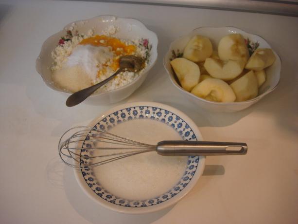 Vyfotit autorem (šlehačka bílky vajec a přidal krupice, vanilkový v tvaroh)