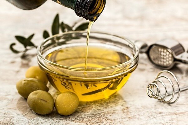 Přírodní olivový olej nemůže být levný (Foto: Pixabay.com)