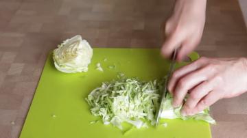 3 nové salát z obvyklých zelí. jednoduché recepty