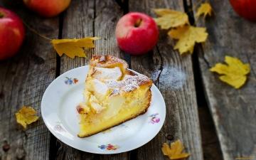 Apple pie "Autumn Waltz"