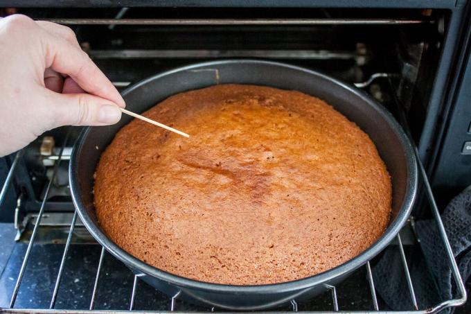 Jak zkontrolovat připravenost koláče pomocí zápase. Fotografie - Yandex. fotografie 