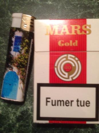 Koupil jsem pro výrobu dárek Tunisko cigaret. Ve skutečnosti - cigaret - není moc dobrá, ale pro exotické může být přijata. Stojí 4 dinárů.