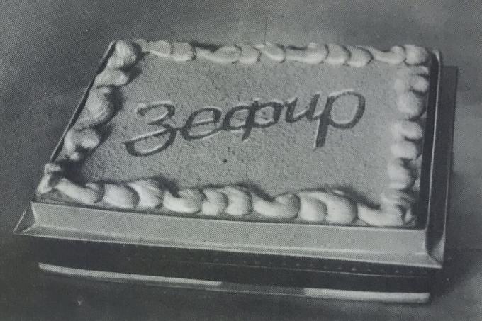 Pie "Zephyr-vafle". Foto z knihy „Výroba pečiva a koláčů,“ 1976