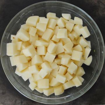 Lahodné karbanátky s brambory v hrnci